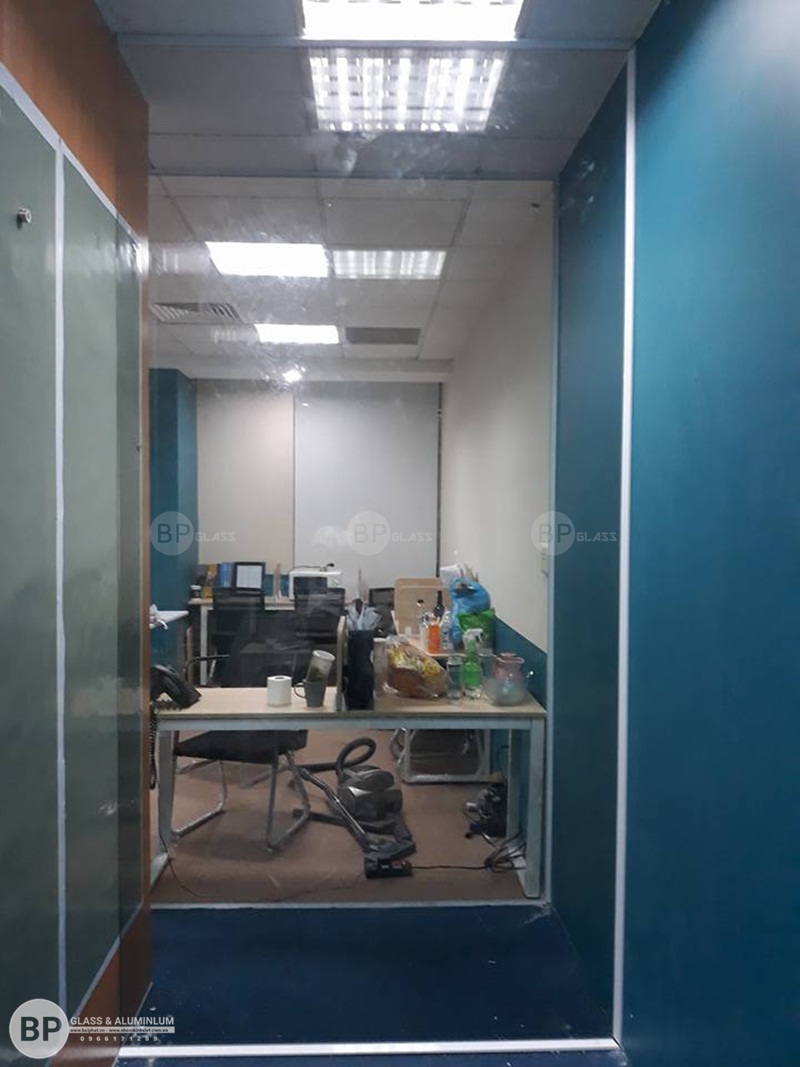Thi công vách kính văn phòng em Lan Nguyễn Đình Chiểu, HCM